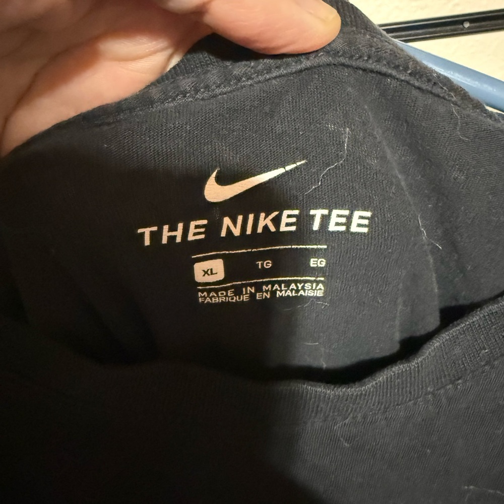 Nike‎ Black Tee - Picture 2 of 3